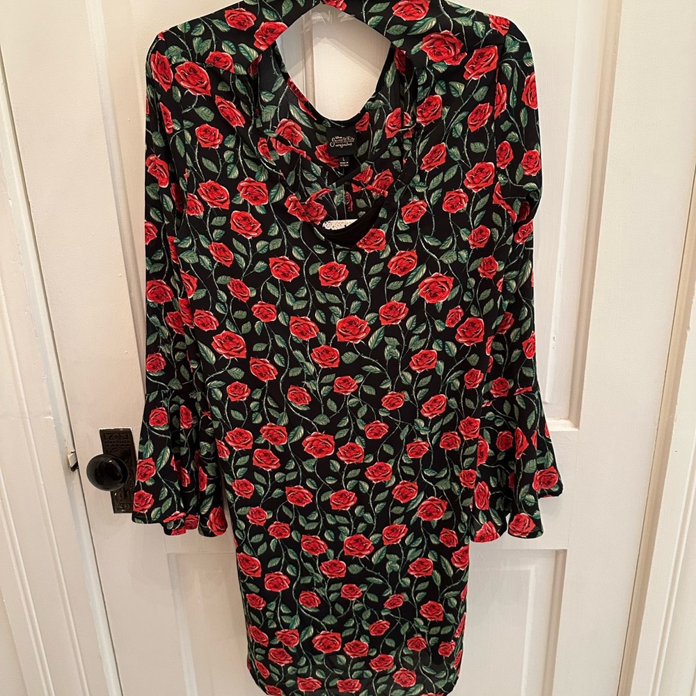 NWT Disney Princess Snow White Dress Red Rose Bell Sleeve Womens Large Lined